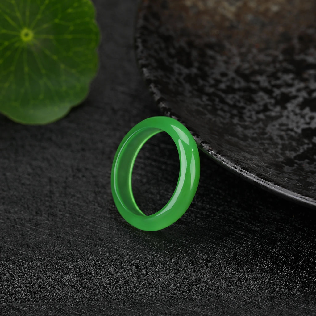 St. Patrick's Day Green Jade Ring – Carved Stone Unisex – The Party Days | The Party Days