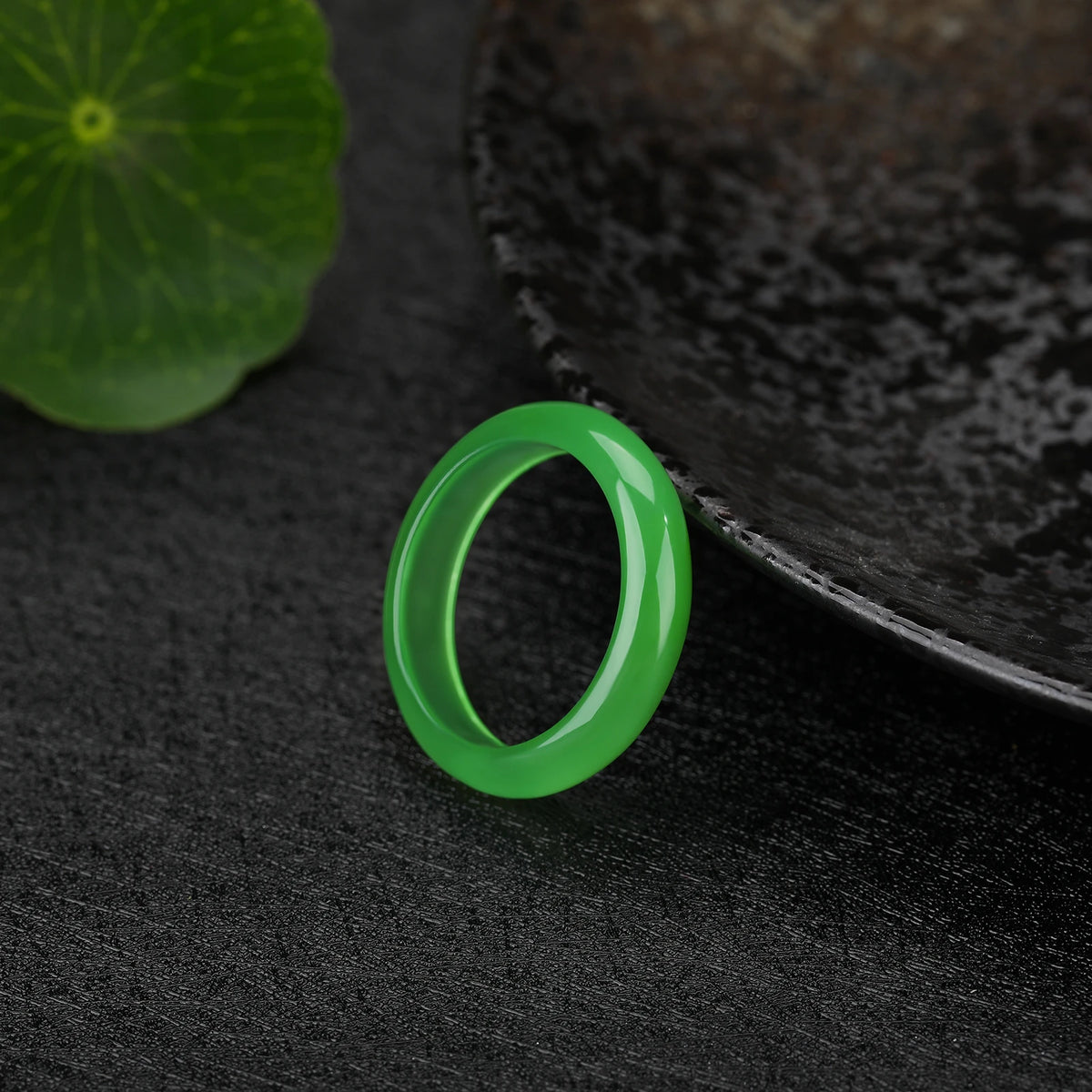 St. Patrick's Day Green Jade Ring – Carved Stone Unisex – The Party Days | The Party Days