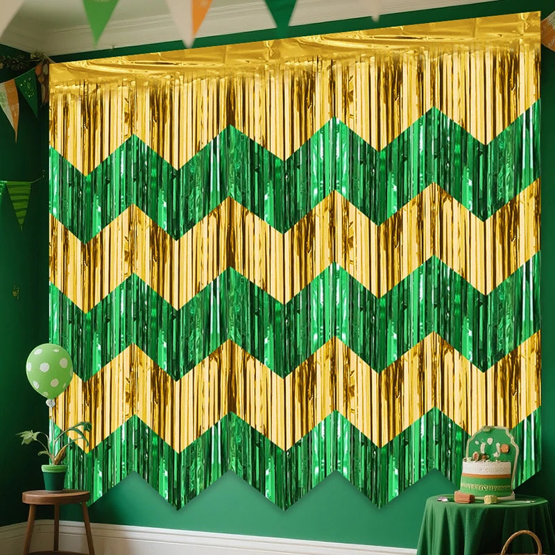 St. Patrick's Day Wavy Silk Rain Curtain 50x200cm – Green Party Banner – The Party Days | The Party Days