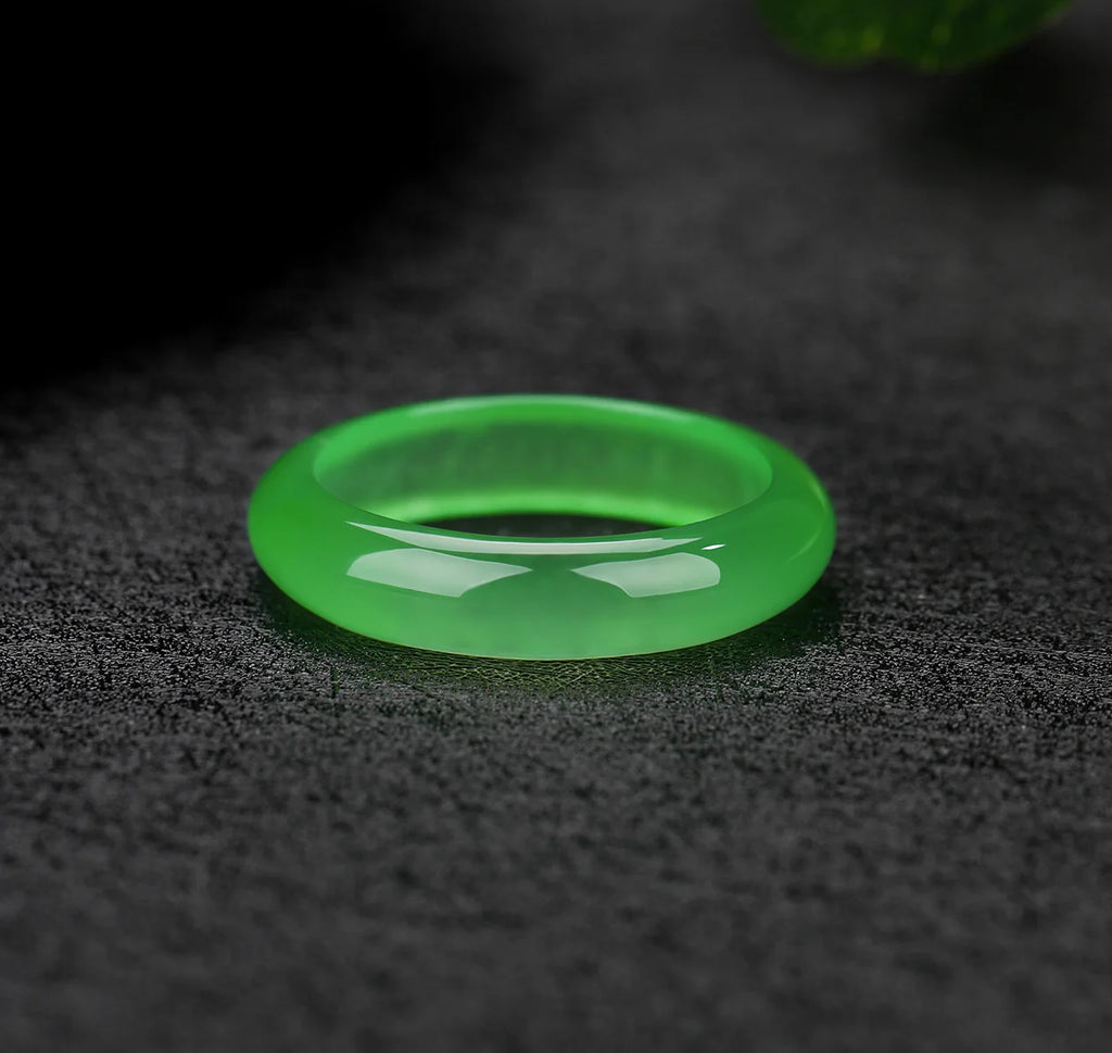 St. Patrick's Day Green Jade Ring – Carved Stone Unisex – The Party Days | The Party Days