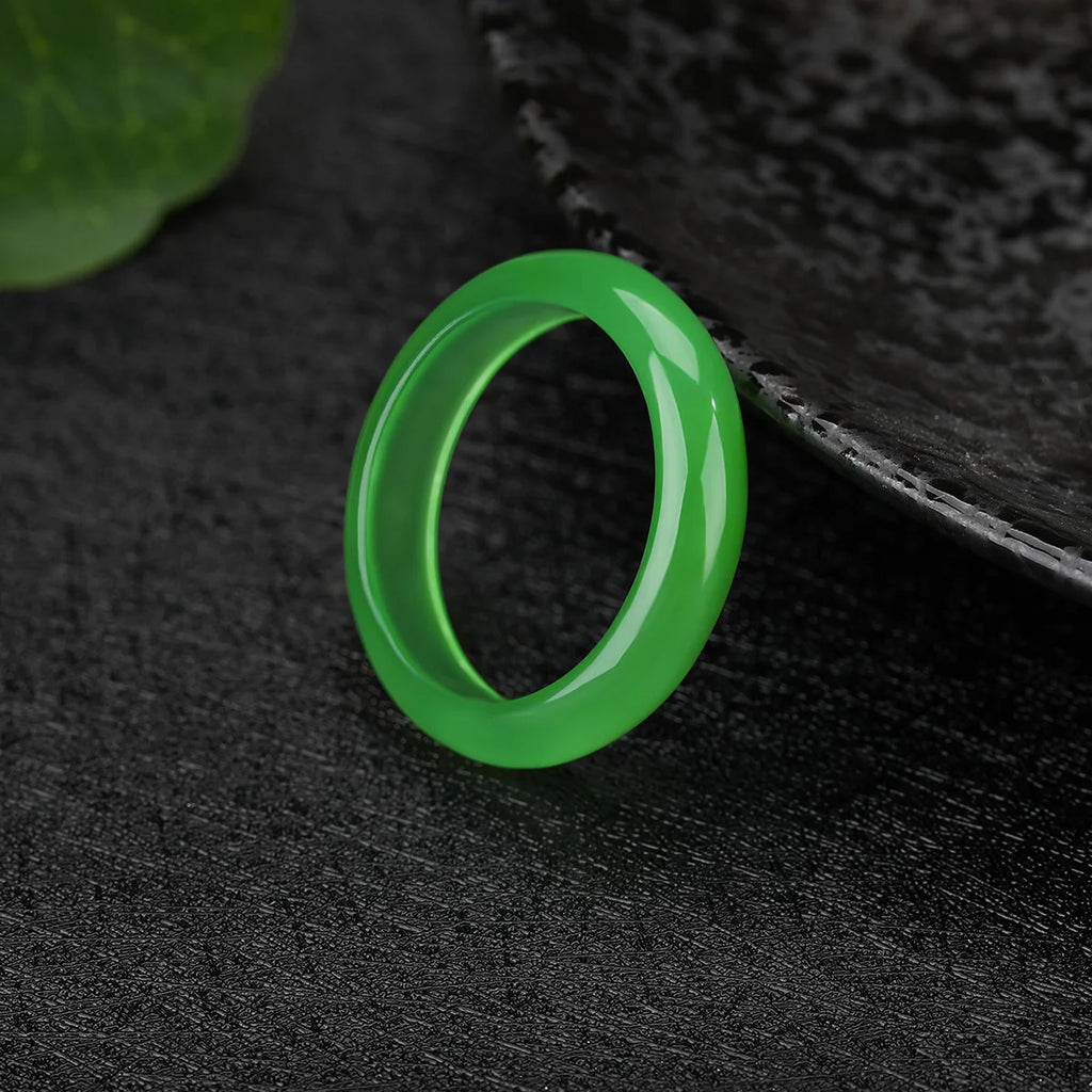 St. Patrick's Day Green Jade Ring – Carved Stone Unisex – The Party Days | The Party Days