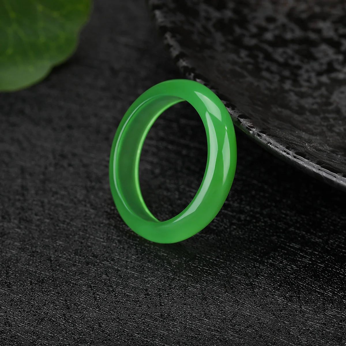 St. Patrick's Day Green Jade Ring – Carved Stone Unisex – The Party Days | The Party Days